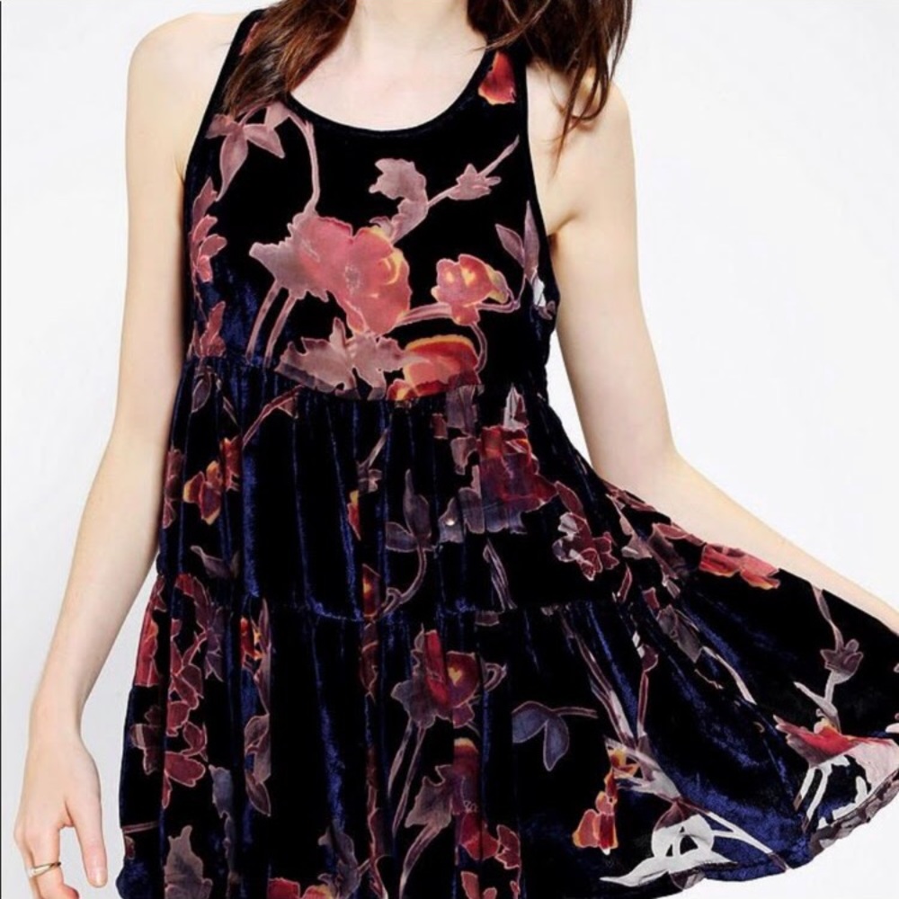 ‼️SALE‼️ Urban Outfitters Staring at Stars velvet burnout floral tank top XS S